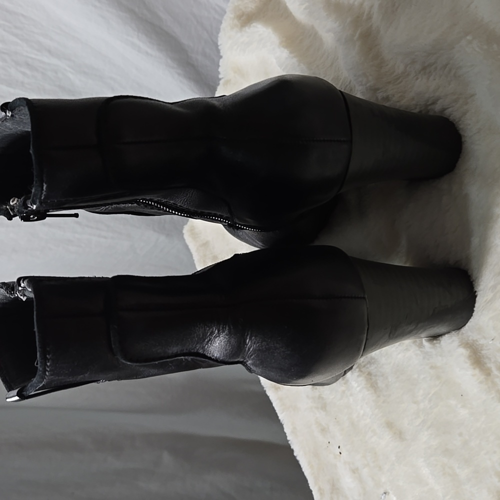 Clarks Black Leather Heeled Ankle Boots  Size 10 - Picture 4 of 7